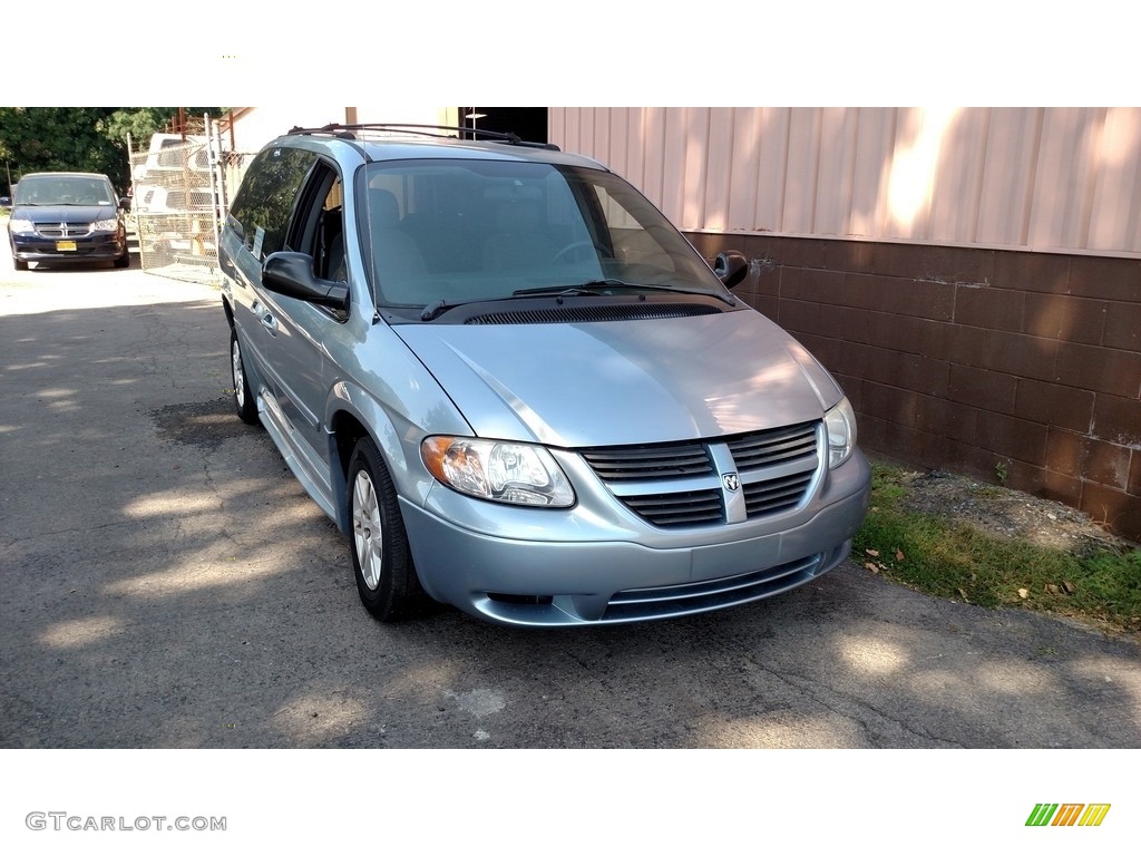 2005 Grand Caravan SE - Butane Blue Pearl / Medium Slate Gray photo #5