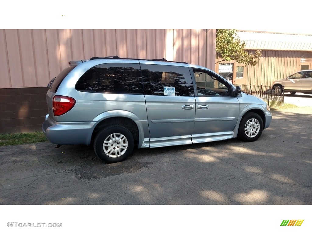 2005 Grand Caravan SE - Butane Blue Pearl / Medium Slate Gray photo #8
