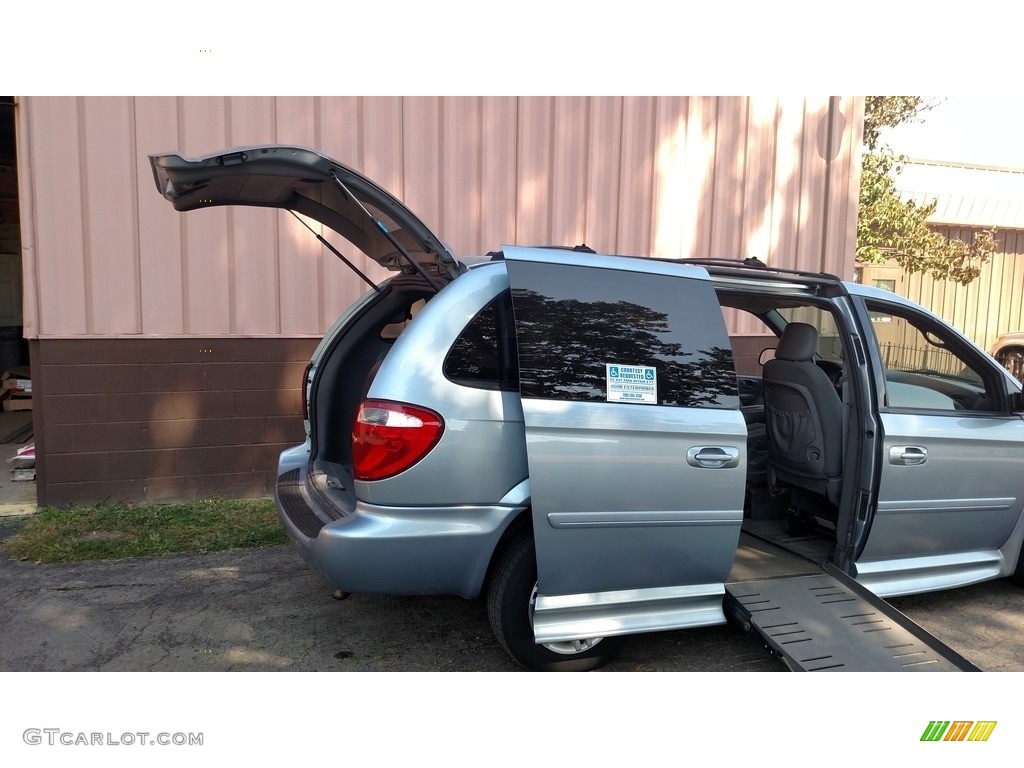 2005 Grand Caravan SE - Butane Blue Pearl / Medium Slate Gray photo #11