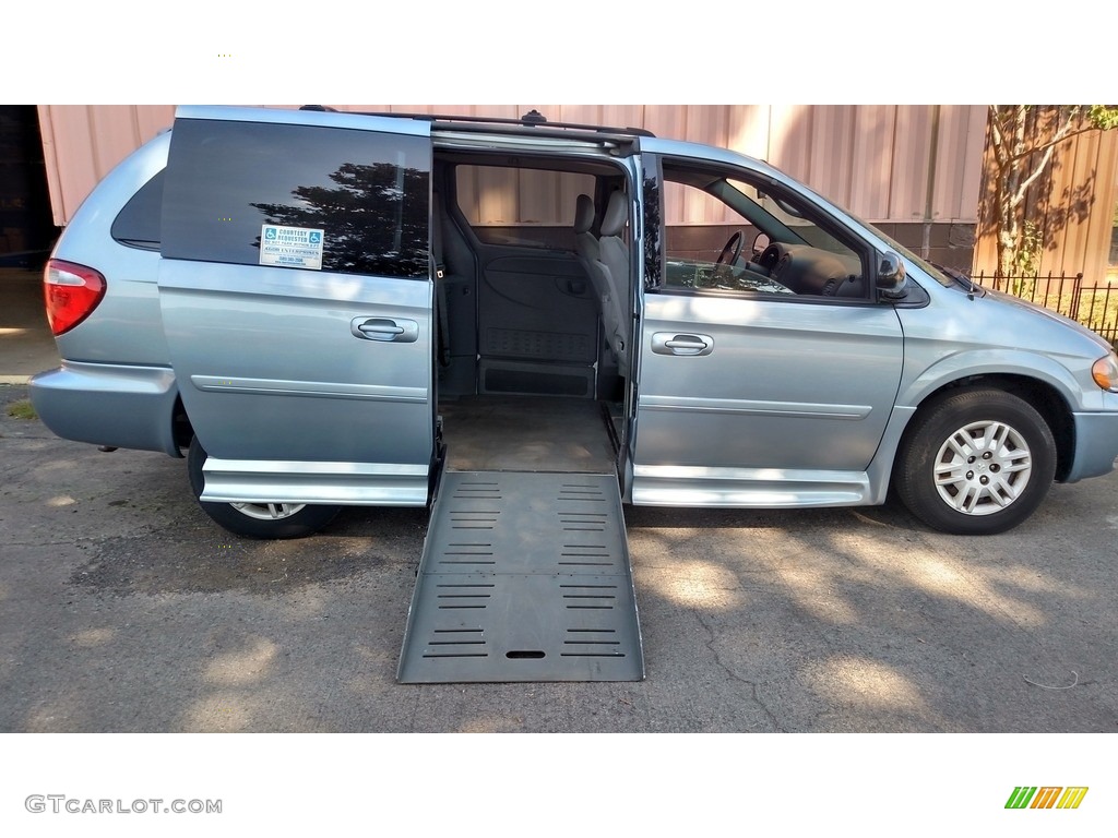 2005 Grand Caravan SE - Butane Blue Pearl / Medium Slate Gray photo #12