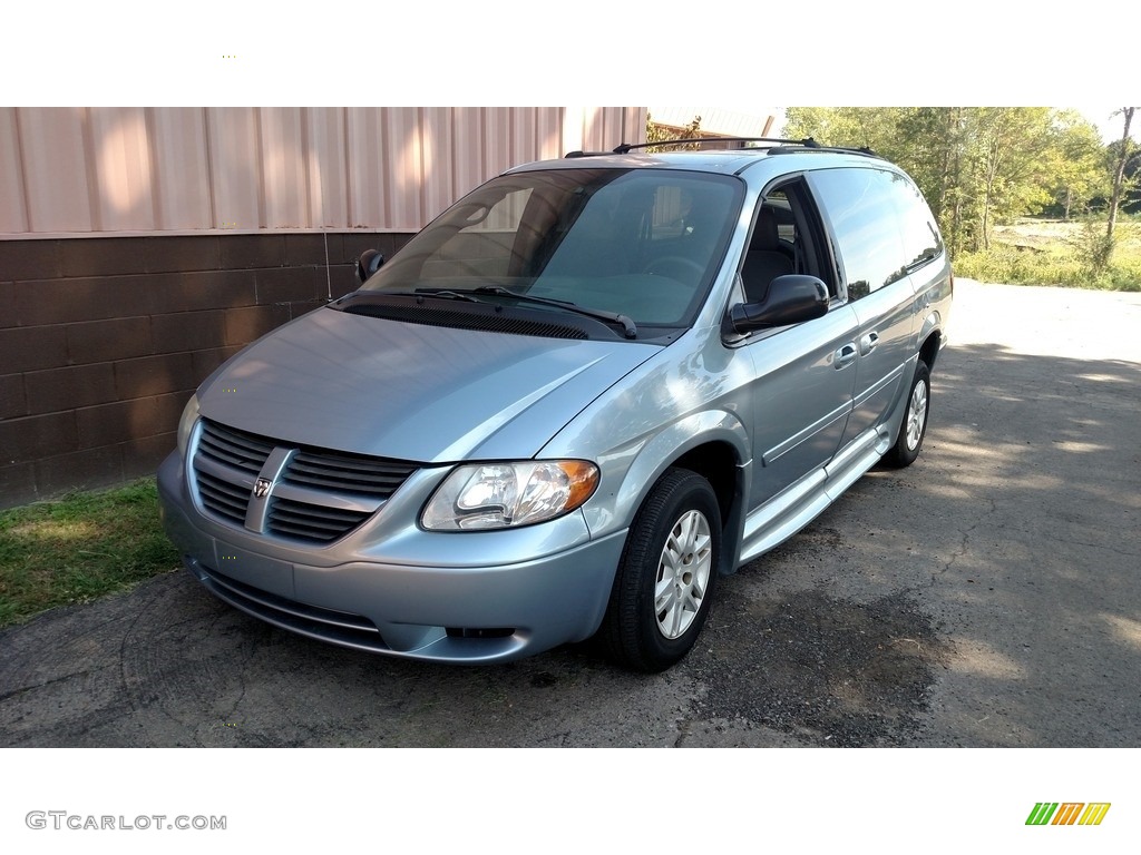 2005 Grand Caravan SE - Butane Blue Pearl / Medium Slate Gray photo #14