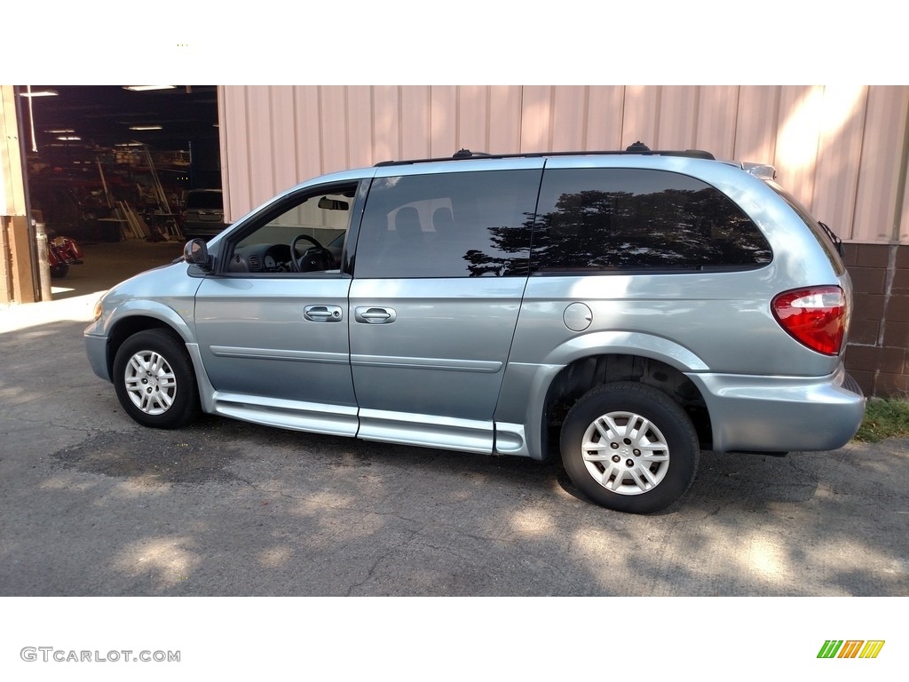 2005 Grand Caravan SE - Butane Blue Pearl / Medium Slate Gray photo #16