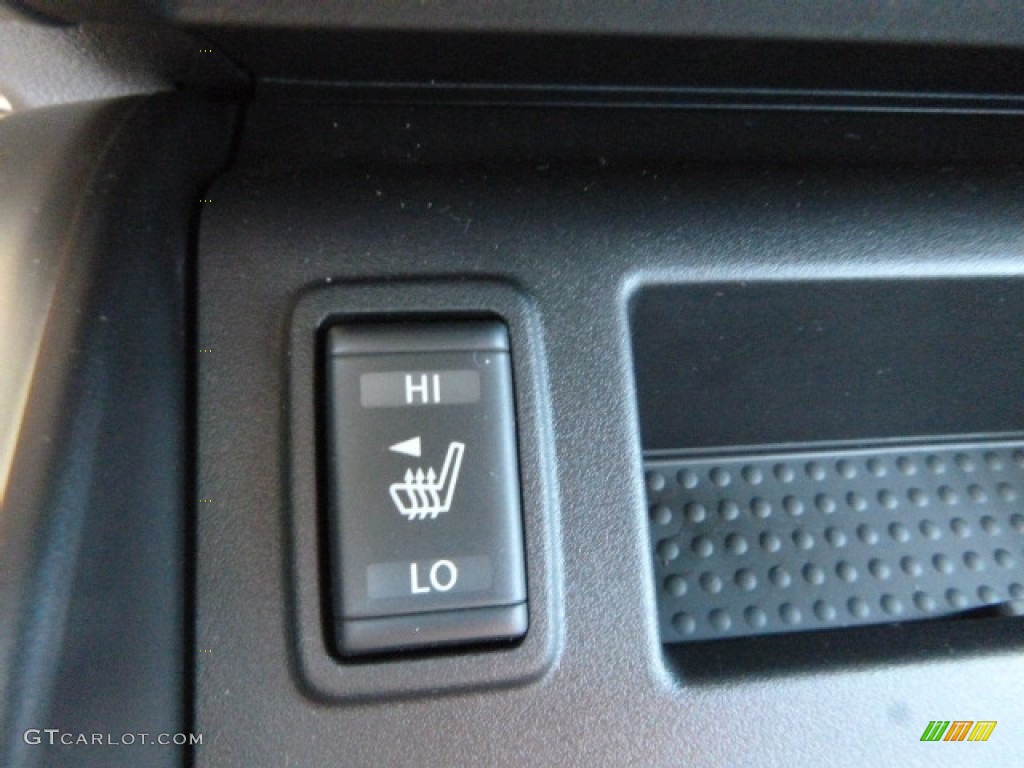 2017 Nissan TITAN XD SV Crew Cab 4x4 Controls Photo #115850587