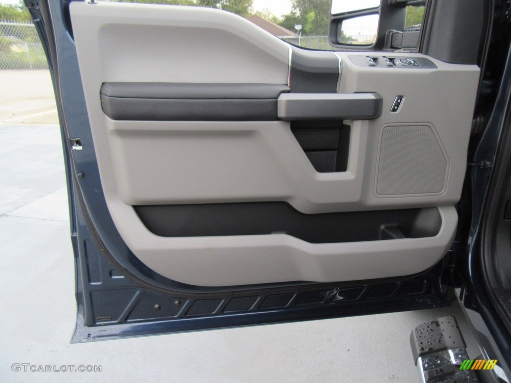 2017 Ford F250 Super Duty XLT Crew Cab Medium Earth Gray Door Panel Photo #115853305