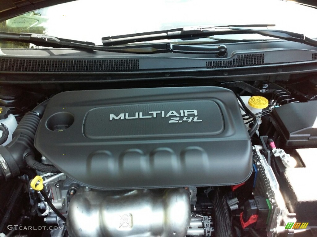 2017 Chrysler 200 S Engine Photos