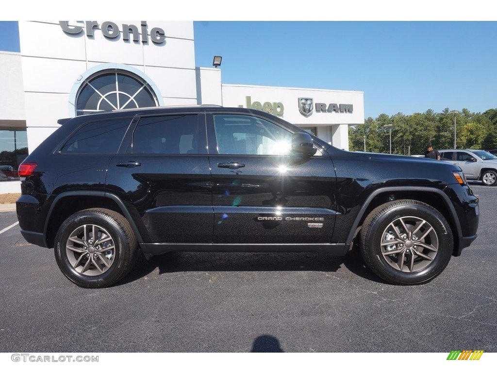 2017 Grand Cherokee 75th Annivesary Edition - Diamond Black Crystal Pearl / Black photo #8