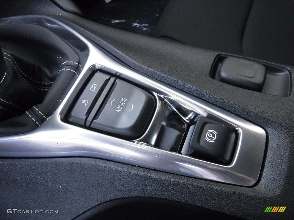2017 Chevrolet Camaro LT Coupe Controls Photo #115876479