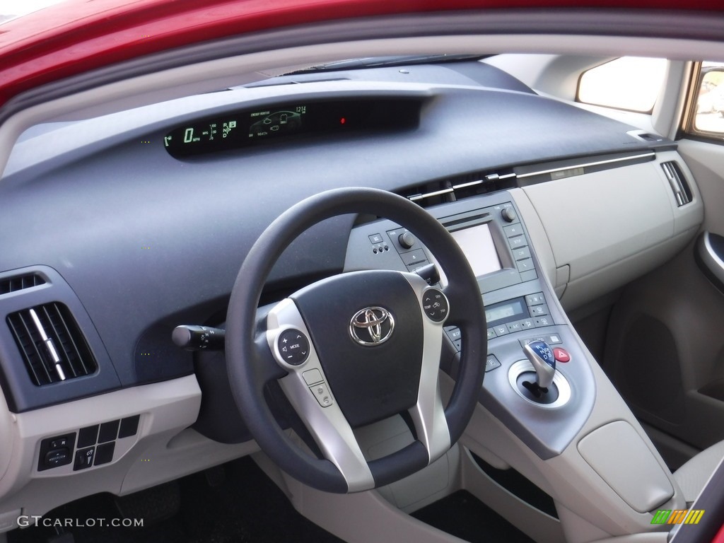 2015 Prius Two Hybrid - Barcelona Red Metallic / Bisque photo #11