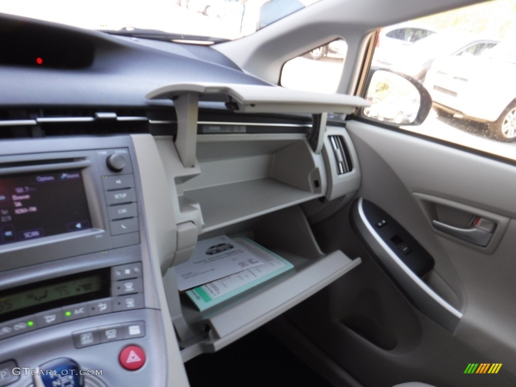 2015 Prius Two Hybrid - Barcelona Red Metallic / Bisque photo #20