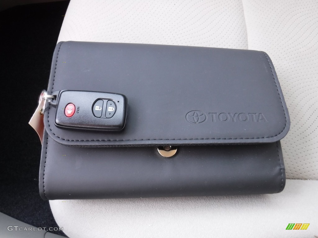 2015 Prius Two Hybrid - Barcelona Red Metallic / Bisque photo #24