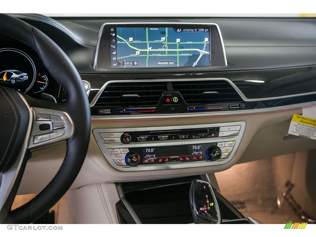 2017 BMW 7 Series 740i Sedan Controls Photo #115879530