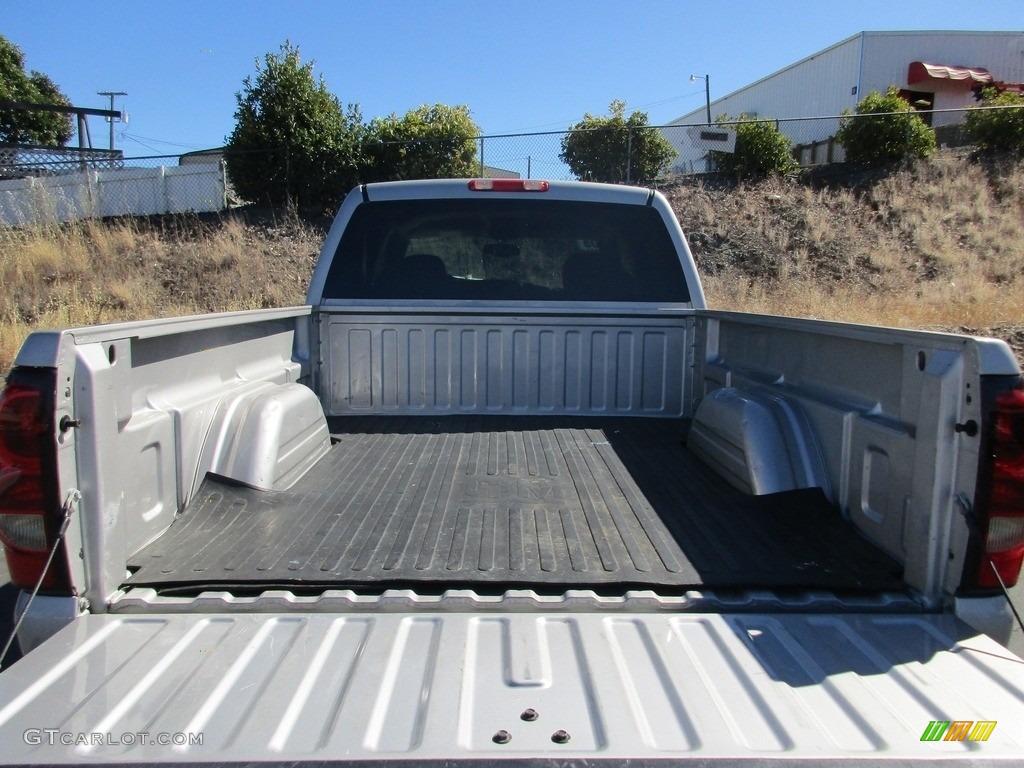 2005 Silverado 2500HD LS Crew Cab 4x4 - Silver Birch Metallic / Dark Charcoal photo #24