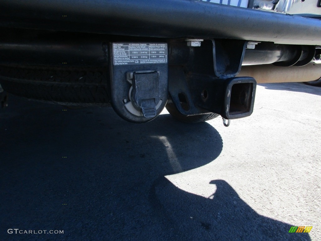 2005 Silverado 2500HD LS Crew Cab 4x4 - Silver Birch Metallic / Dark Charcoal photo #25