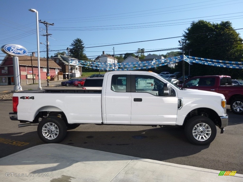 2017 F250 Super Duty XLT SuperCab 4x4 - Oxford White / Medium Earth Gray photo #4