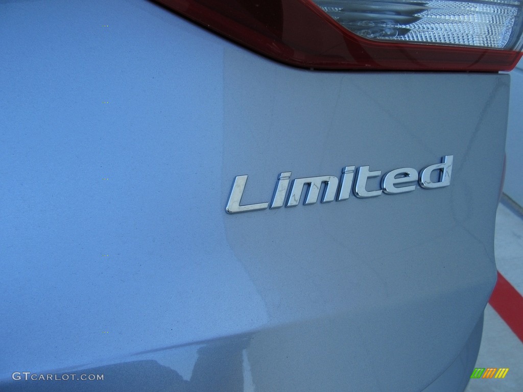 2017 Elantra Limited - Gray / Black photo #15
