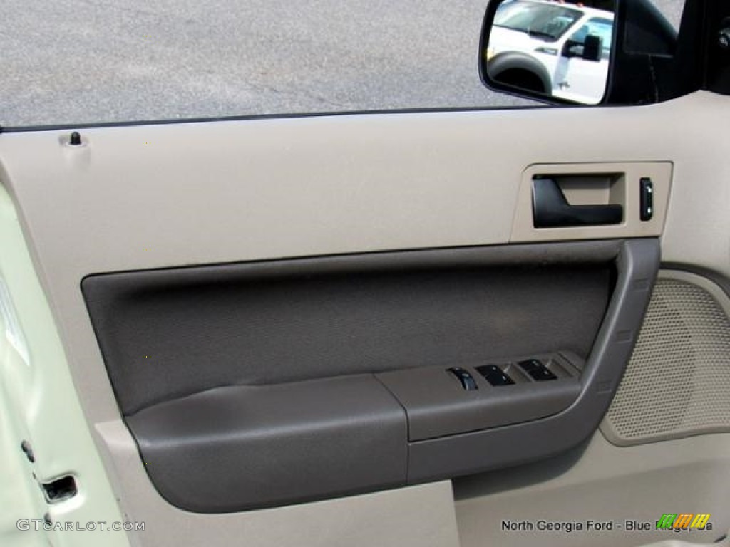 2011 Focus SE Sedan - Natural Neutral Metallic / Medium Stone photo #10
