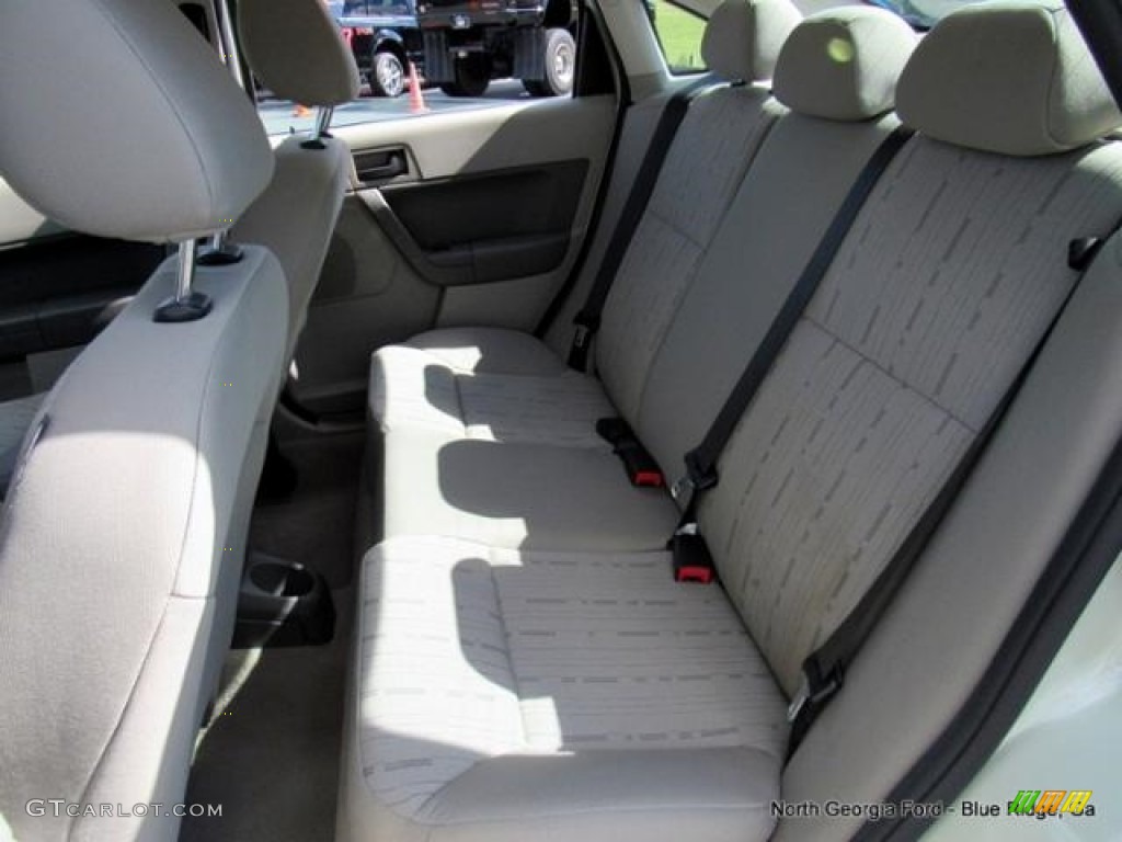 2011 Focus SE Sedan - Natural Neutral Metallic / Medium Stone photo #16