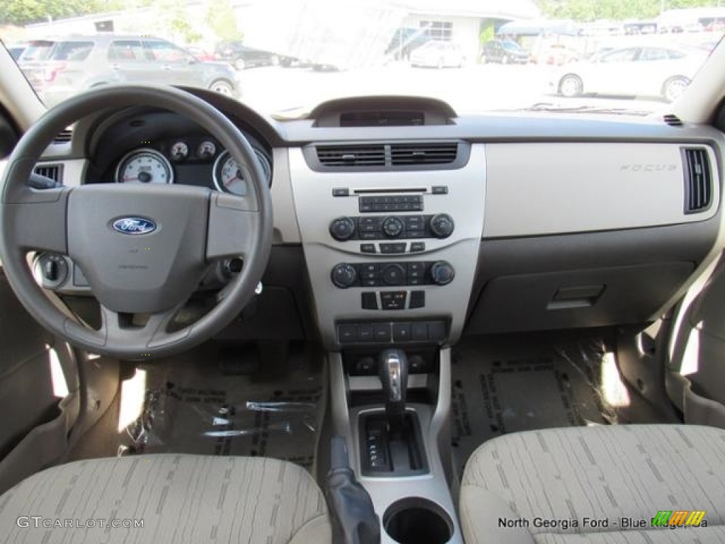 2011 Focus SE Sedan - Natural Neutral Metallic / Medium Stone photo #18