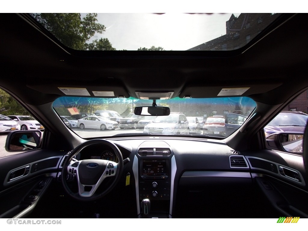 2015 Explorer XLT 4WD - Ingot Silver / Charcoal Black photo #16