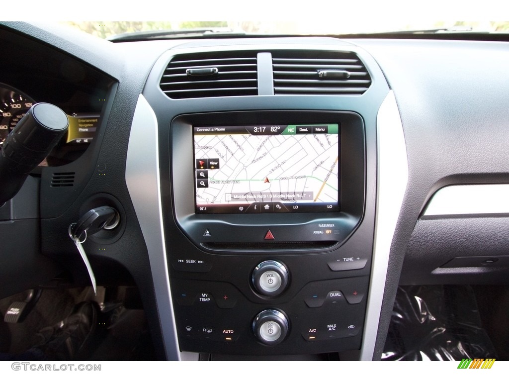 2015 Explorer XLT 4WD - Ingot Silver / Charcoal Black photo #18