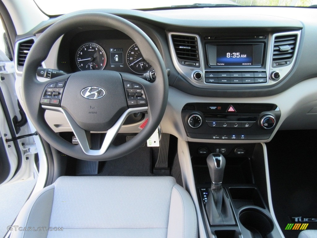 2017 Hyundai Tucson SE Dashboard Photos