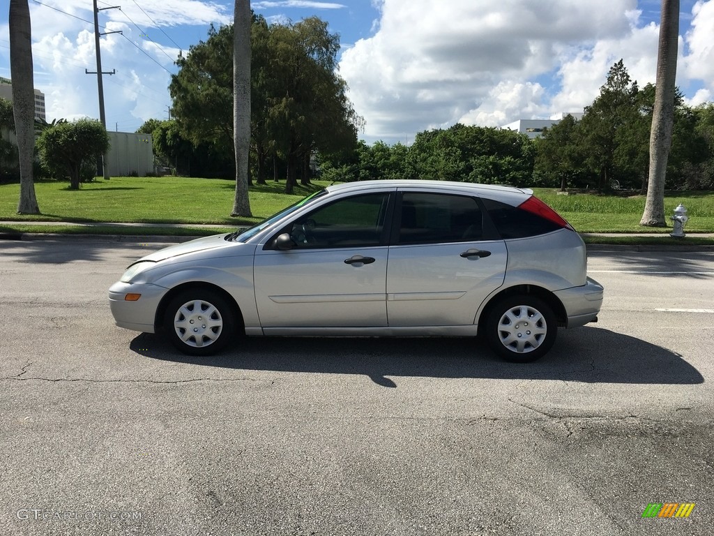 2002 Focus ZX5 Hatchback - CD Silver Metallic / Medium Graphite photo #2