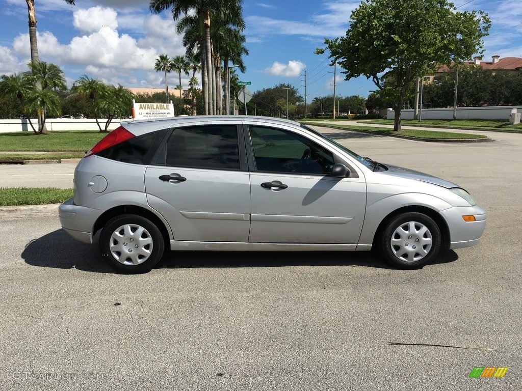 2002 Focus ZX5 Hatchback - CD Silver Metallic / Medium Graphite photo #6