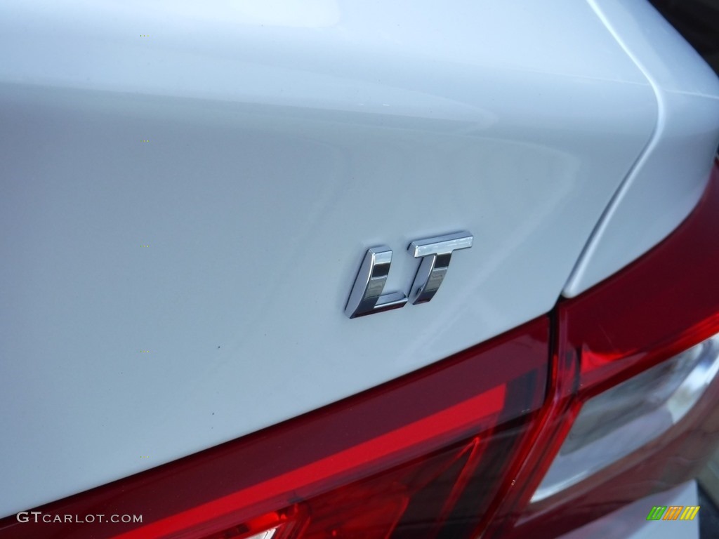 2017 Malibu LT - Iridescent Pearl Tricoat / Jet Black photo #7