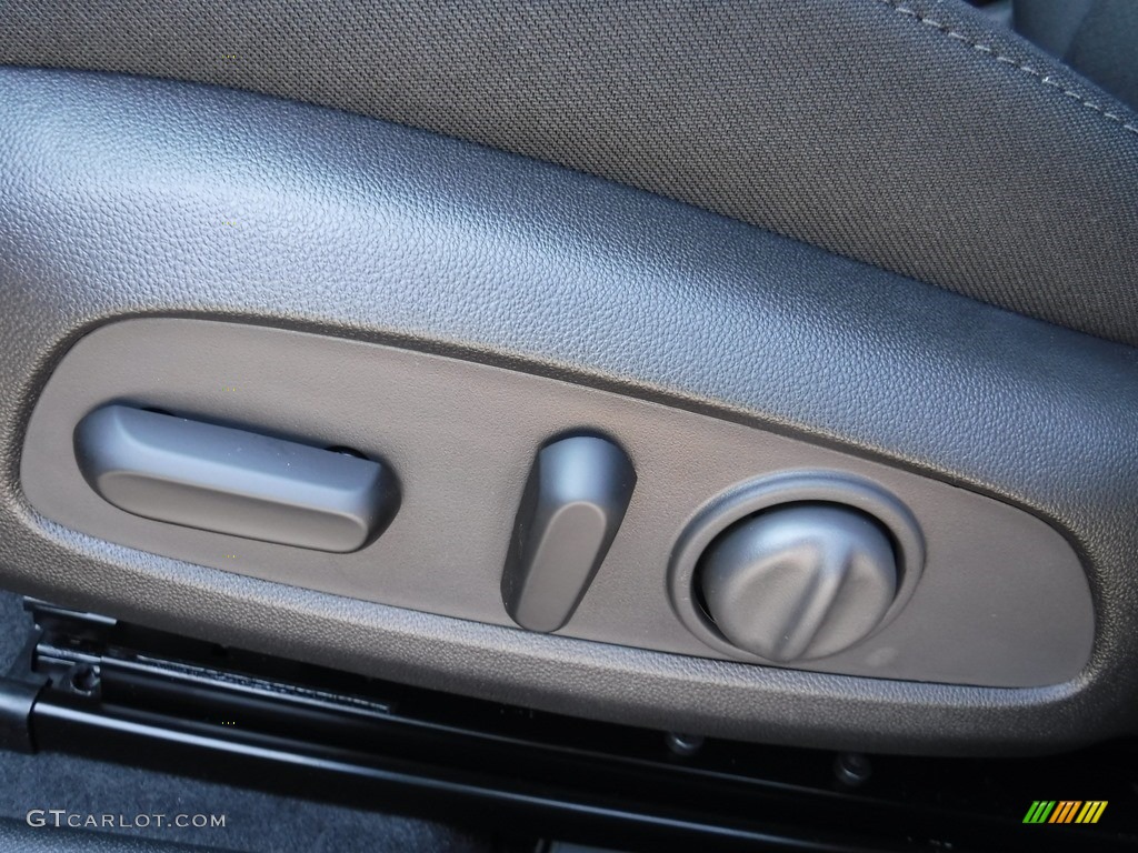 2017 Malibu LT - Iridescent Pearl Tricoat / Jet Black photo #12