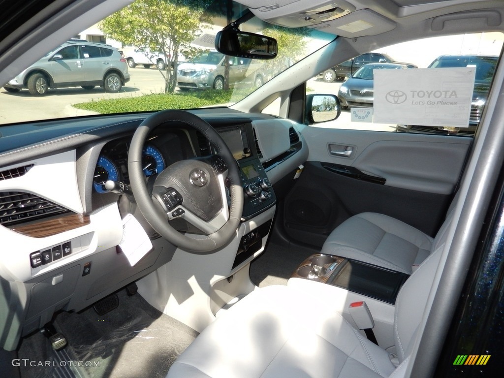 Ash Interior 2017 Toyota Sienna XLE Photo #115937148