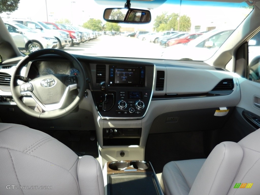 2017 Sienna XLE - Midnight Black Metallic / Ash photo #5