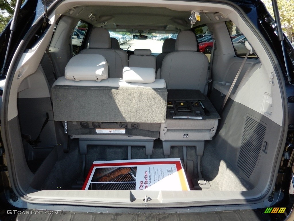 2017 Toyota Sienna XLE Trunk Photo #115937232