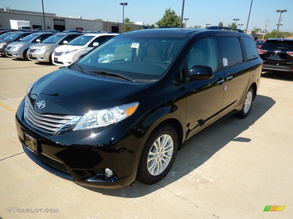 2017 Sienna XLE - Midnight Black Metallic / Dark Bisque photo #1