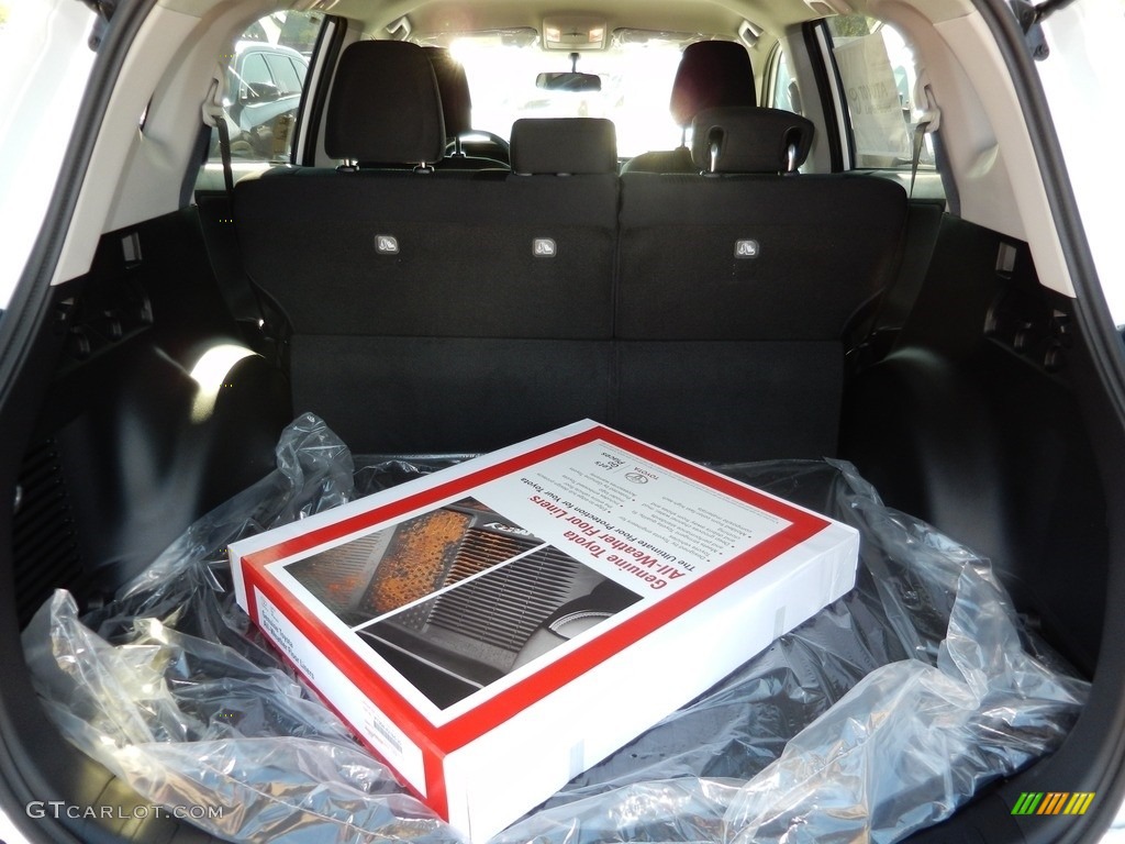 2016 RAV4 LE AWD - Super White / Black photo #5