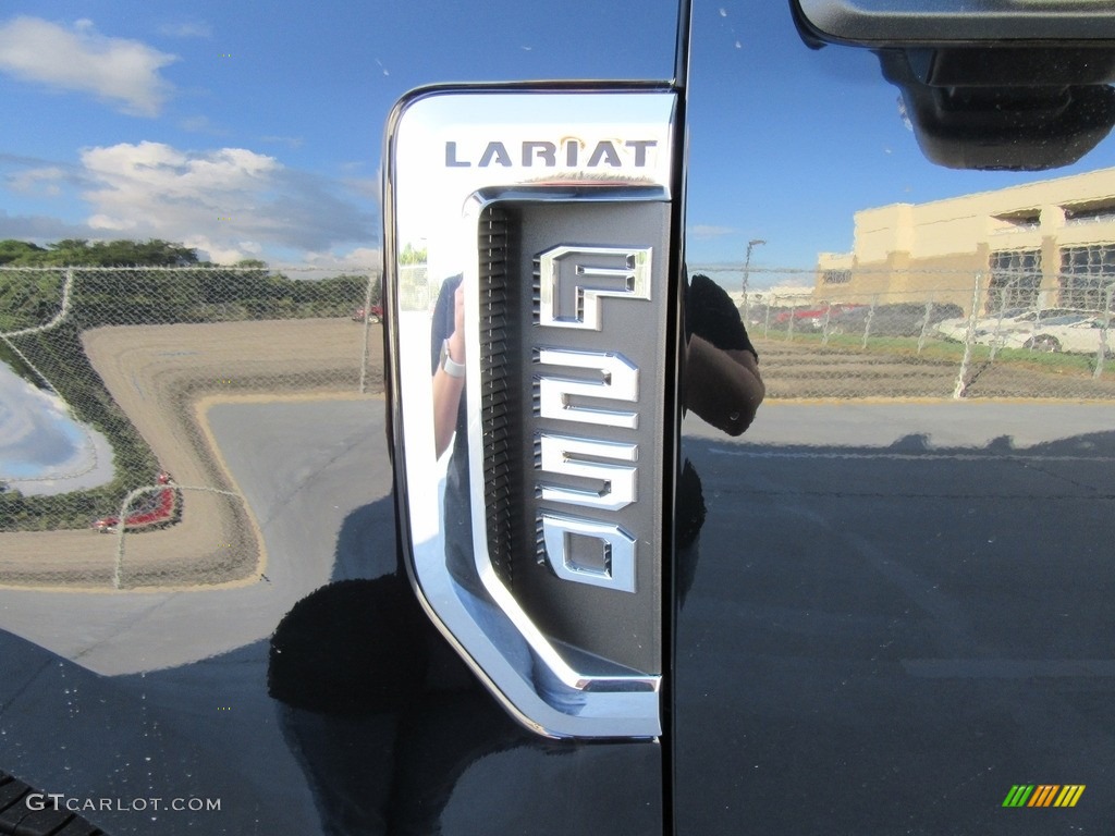 2017 Ford F250 Super Duty Lariat Crew Cab 4x4 Marks and Logos Photo #115943751