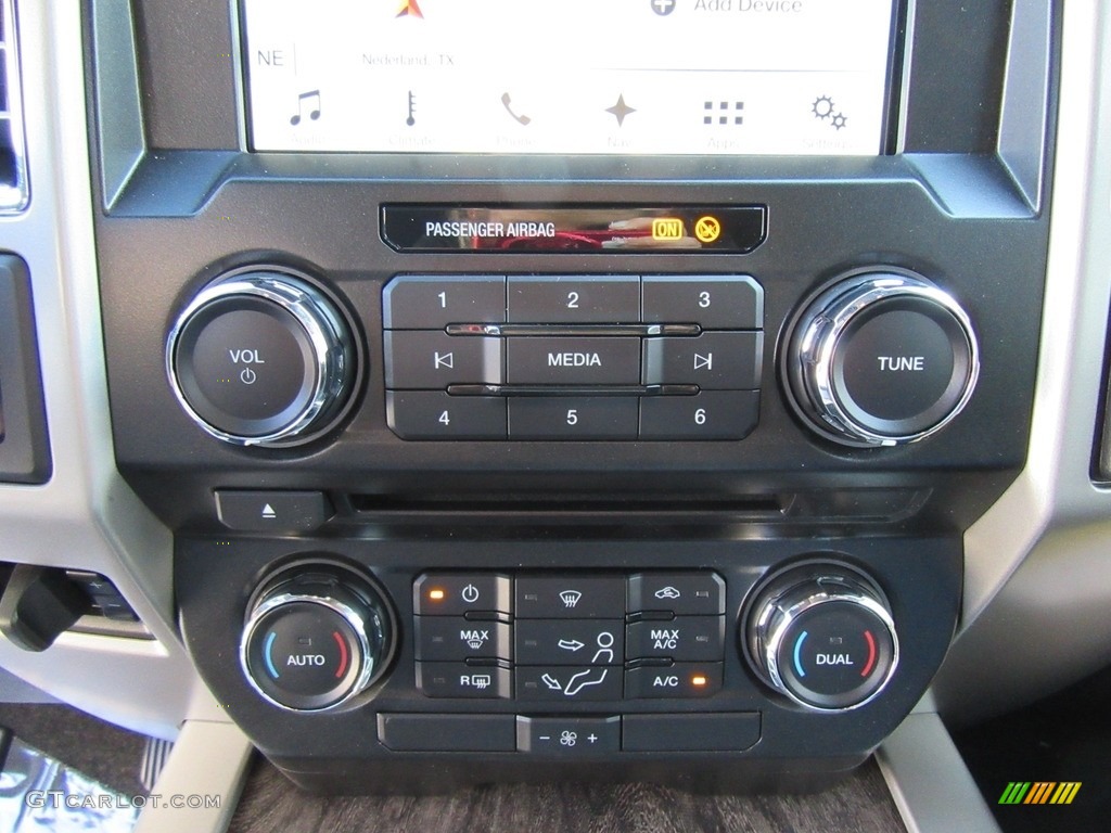 2017 Ford F250 Super Duty Lariat Crew Cab 4x4 Controls Photo #115944060