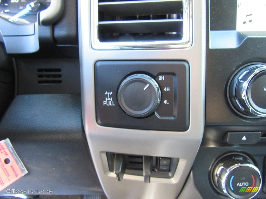 2017 Ford F250 Super Duty Lariat Crew Cab 4x4 Controls Photo #115944105