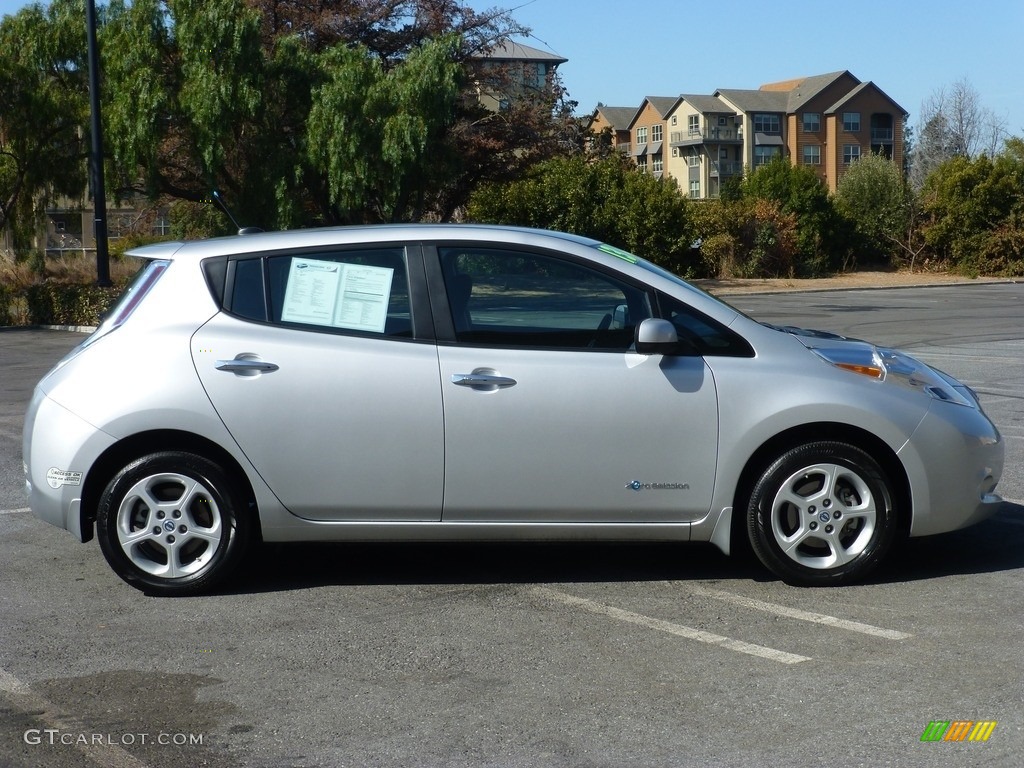 2013 LEAF SV - Brilliant Silver / Black photo #24