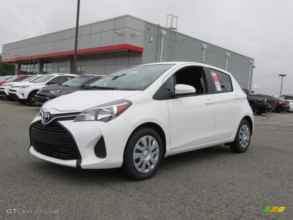 2017 Yaris 5-Door L - Barcelona Red Metallic / Black photo #3