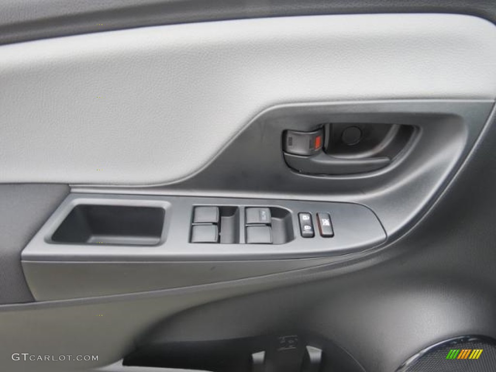 2017 Toyota Yaris 5-Door L Controls Photo #115972792