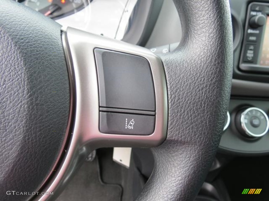 2017 Toyota Yaris 5-Door L Controls Photo #115972837