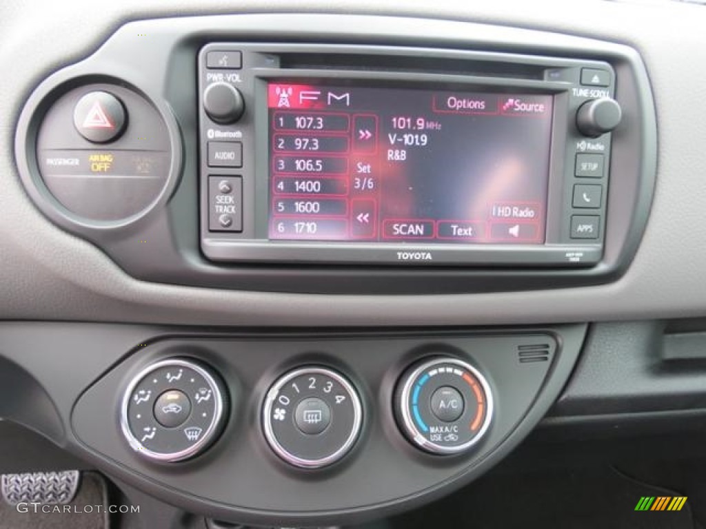 2017 Toyota Yaris 5-Door L Controls Photo #115972867