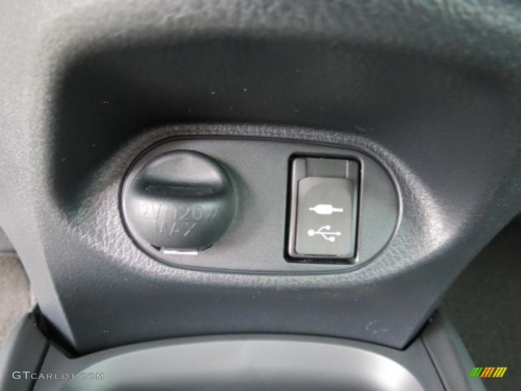 2017 Toyota Yaris 5-Door L Controls Photos
