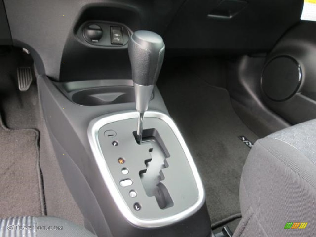2017 Toyota Yaris 5-Door L Transmission Photos
