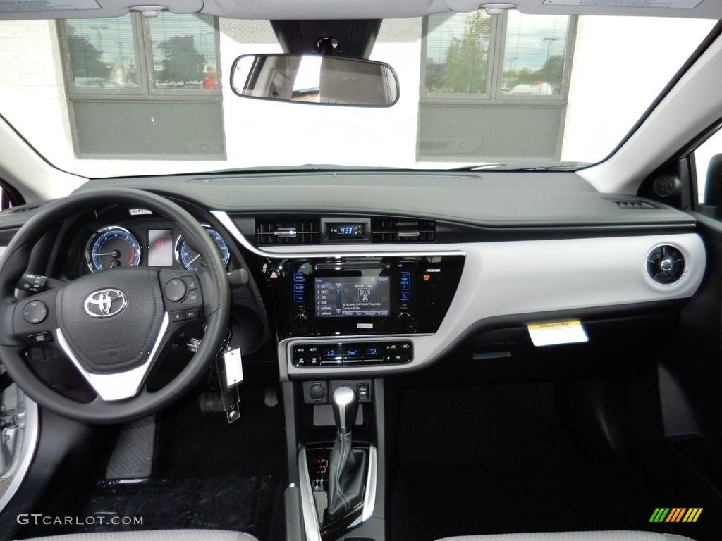 2017 Toyota Corolla LE Ash Gray Dashboard Photo #115974113
