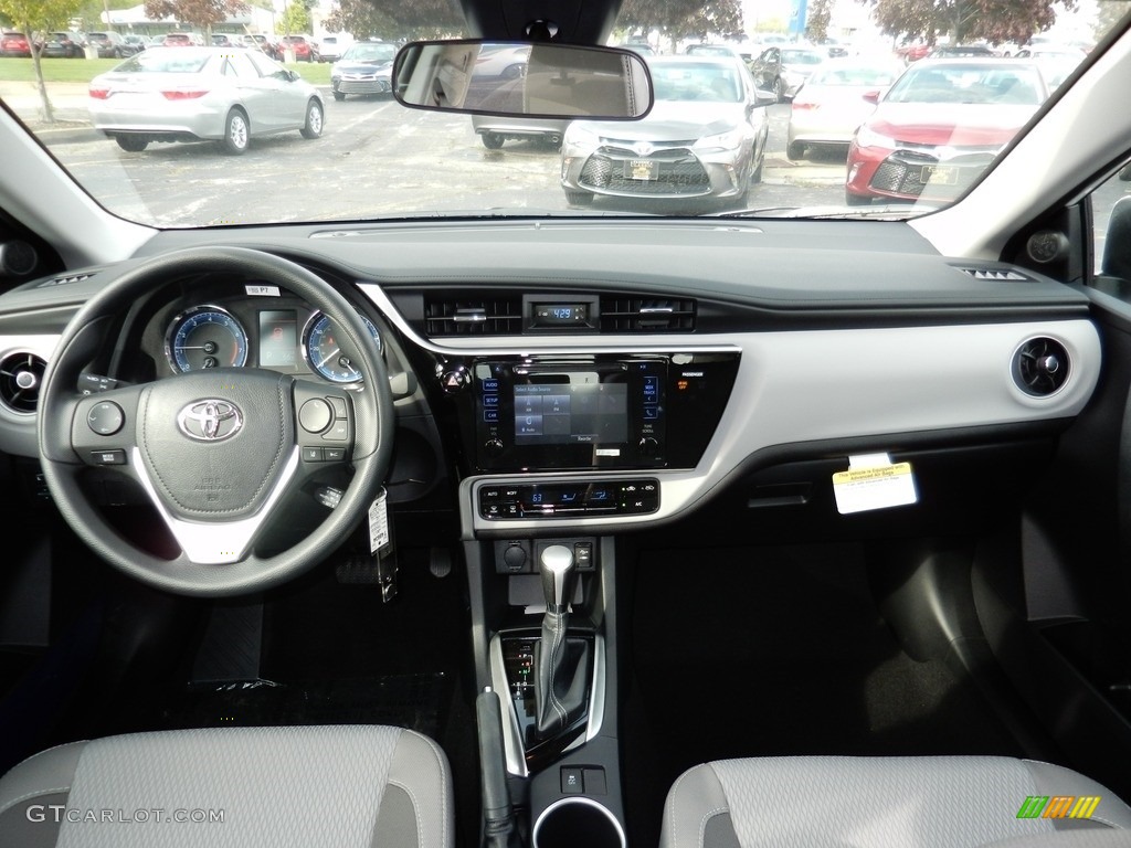 2017 Toyota Corolla LE Steel Gray Dashboard Photo #115974428