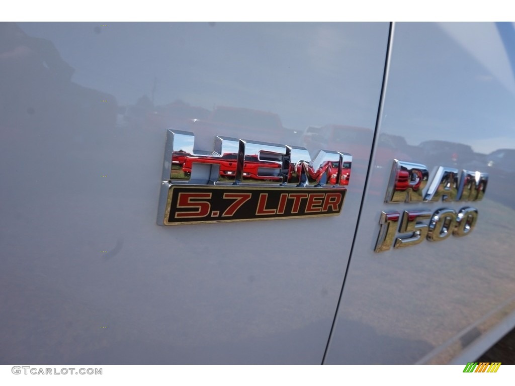 2017 Ram 1500 Express Crew Cab Marks and Logos Photos