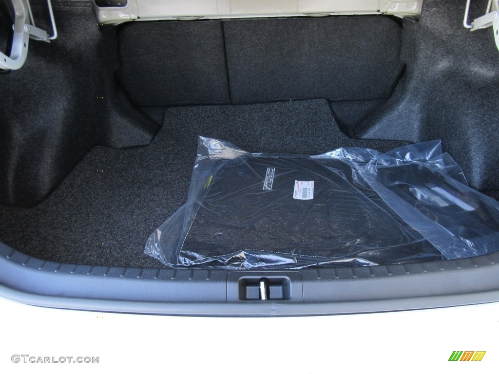 2017 Toyota Corolla XLE Trunk Photos