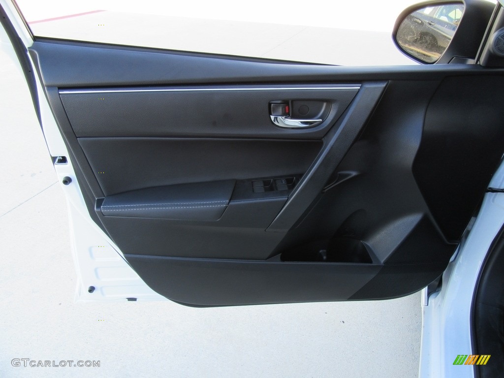 2017 Toyota Corolla XLE Door Panel Photos