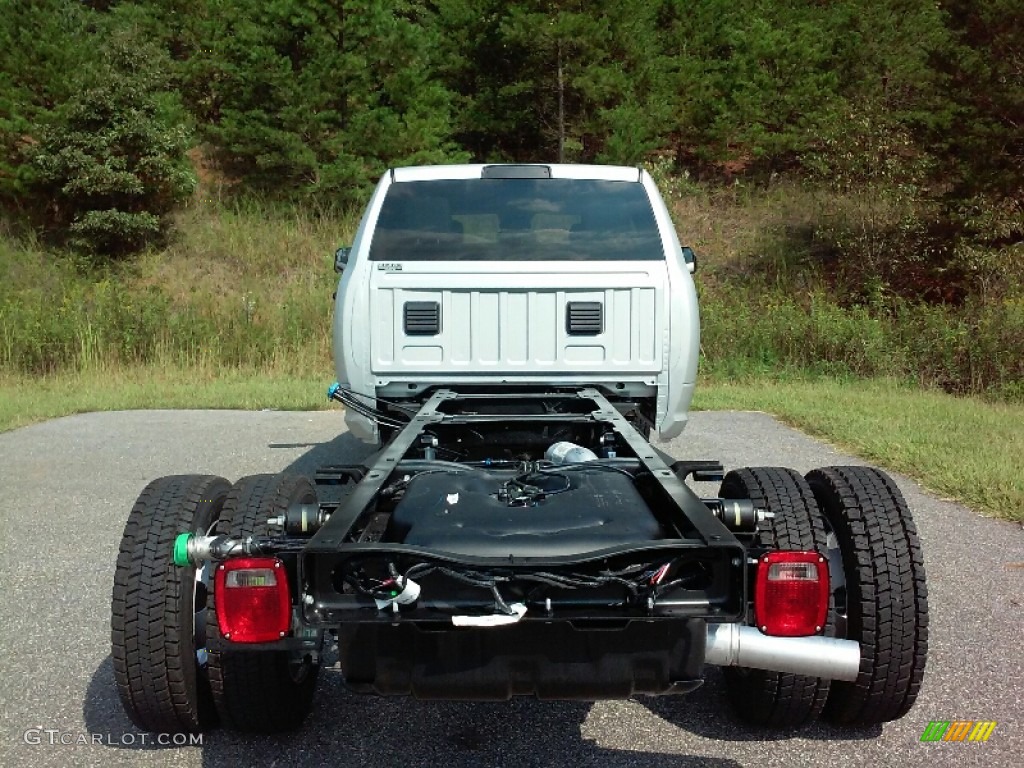 2017 5500 Tradesman Crew Cab 4x4 Chassis - Bright Silver Metallic / Black/Diesel Gray photo #7